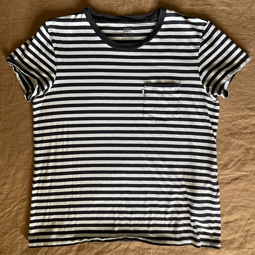 Levi’s, striped tee, size: medium, color: black/white
